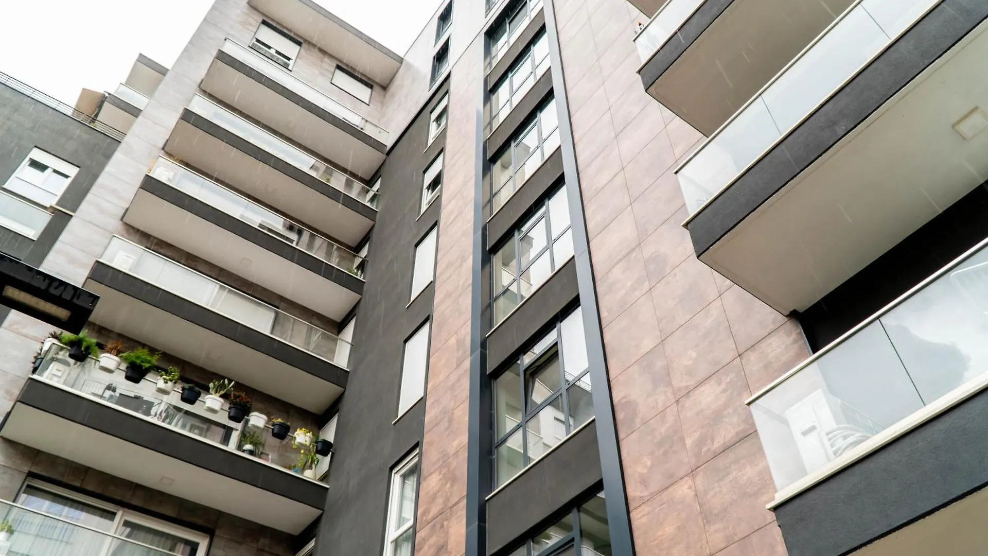 Signature Apartment 9 Tirana 0*,