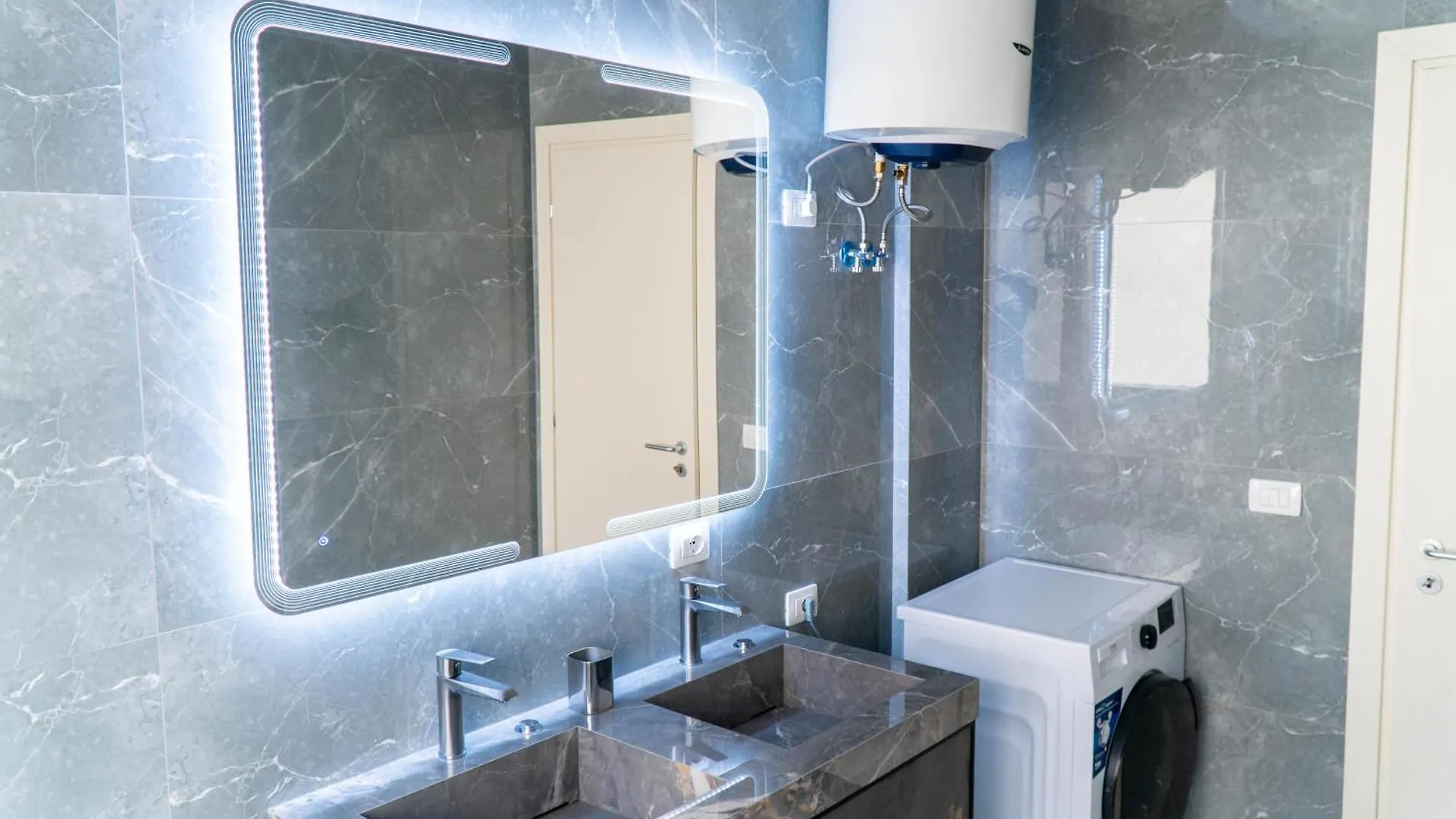 Signature Apartment 9 Tirana 0*,